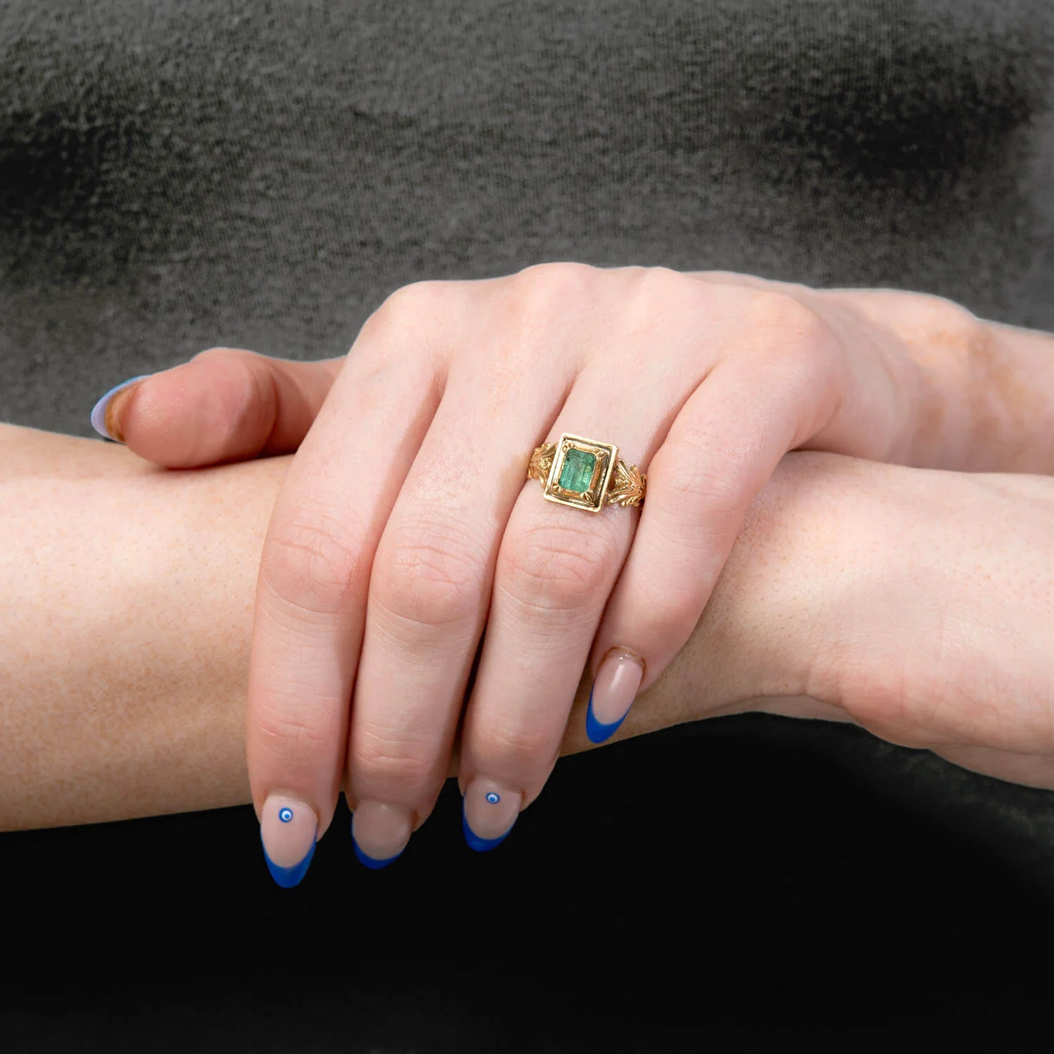 Georgian 18k Columbian 1.50ct Emerald Ring - Image 6