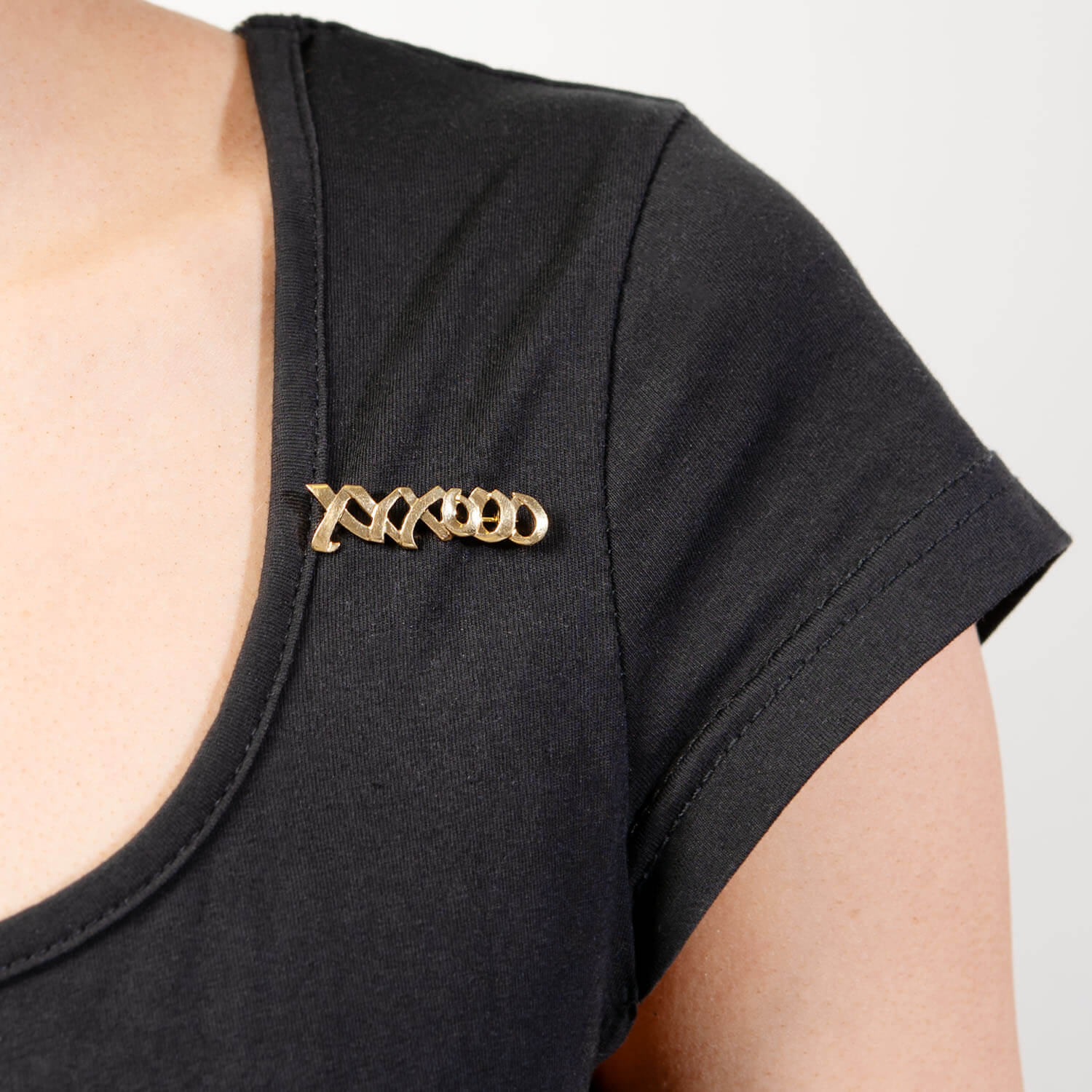 PALOMA PICASSO for TIFFANY & Co. Vintage 18k "XXXOOO" Pin - Image 5