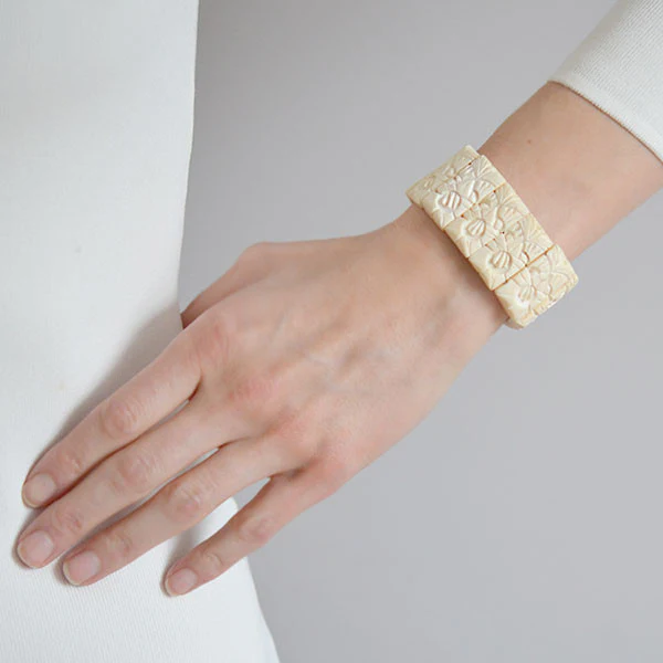 Retro Hand-Carved Bone Panel Link Bracelet - Image 5