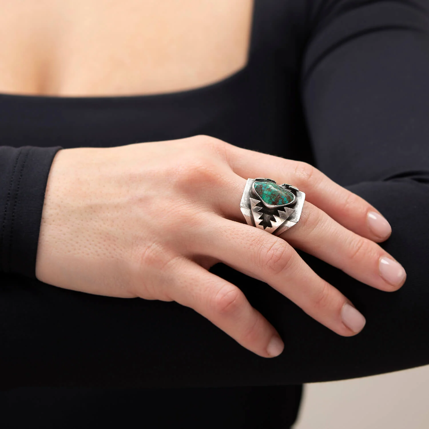 Vintage Pawn Silver & Turquoise Ring - Image 6